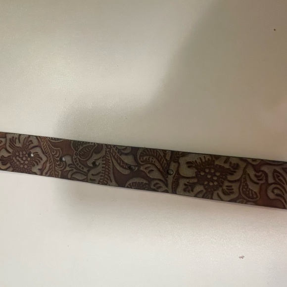 Women’s Belt Size Medium 40 inches Made in Italy Floral detail scrolling design - Picture 3 of 11